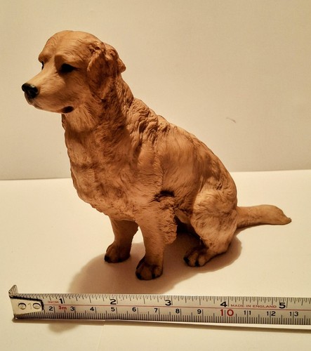 Yellow labrador sitting resin - yellow,