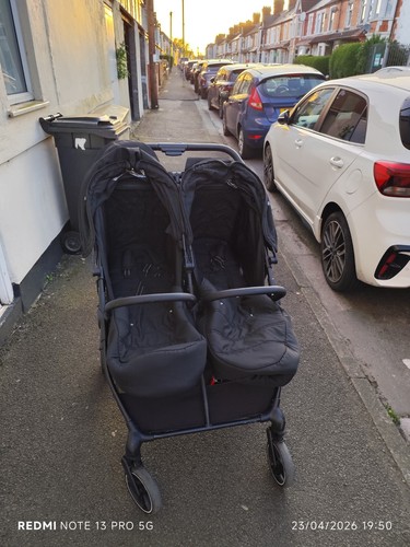 Puggle city traveller - puggle, twin