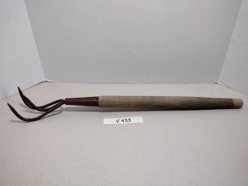 Vintage hand cultivator - hand, 3