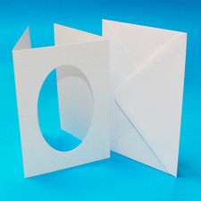 10 White Tri-Fold Oval
