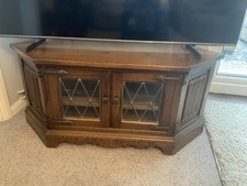 OLD CHARM OAK CORNER TV/MEDIA