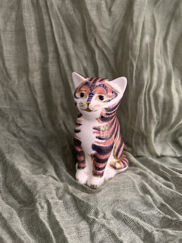 Royal crown derby - imari, seated