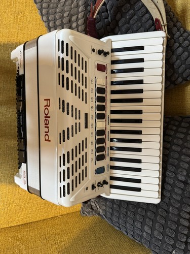 Roland v accordion - roland, fr-3s