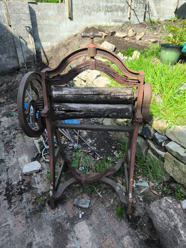 Vintage cast iron mangle - cast,