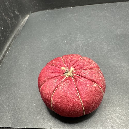 Vintage red sewing - tomato, pin