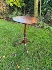 Georgian Circular Mahogany Tilt-Top Tripod Table: Lamp, Wine or Occasional Table