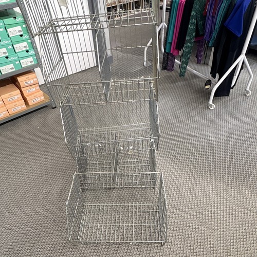 Floor standing metal wire - standing,