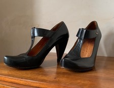 Chie Mihara low cut T-strap