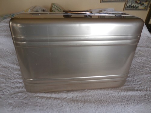Vintage zero halliburton - halliburton, gold