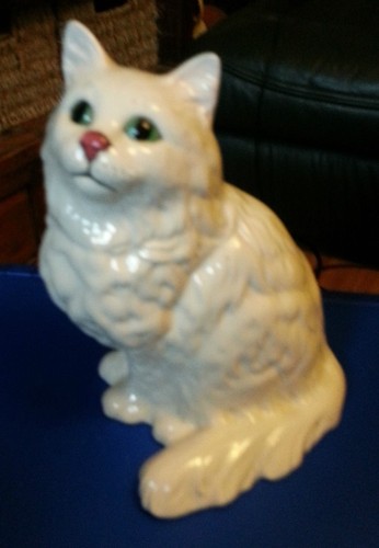 Beswick large white persian - large,