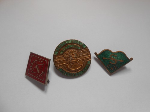Three archery badges - ,