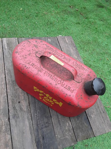 Vintage petrol can good - in,