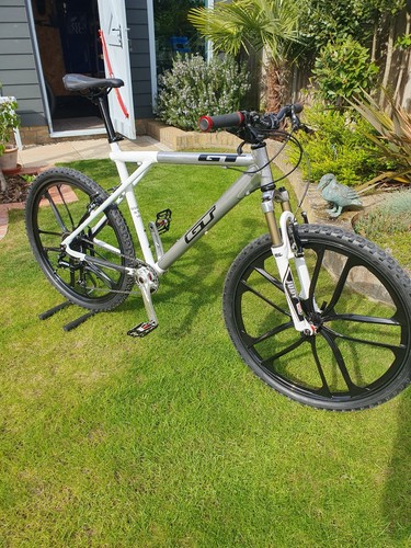 Vintage mountain bike - gt,