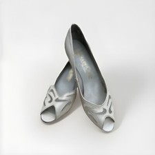 Ladies Open Toe Heels By Roland Cartier For Bally Size 5 In Cream