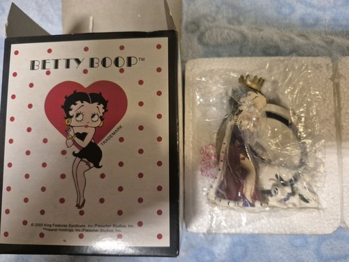 Westland giftware queen betty - giftware,