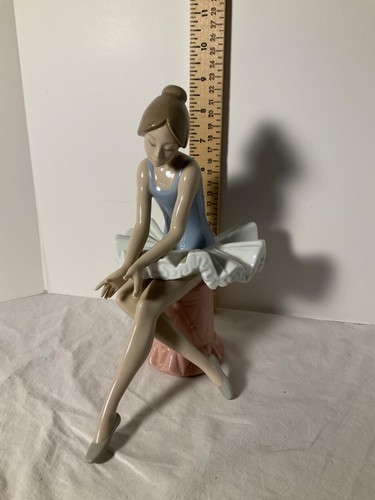 Nao lladro sitting - nao,