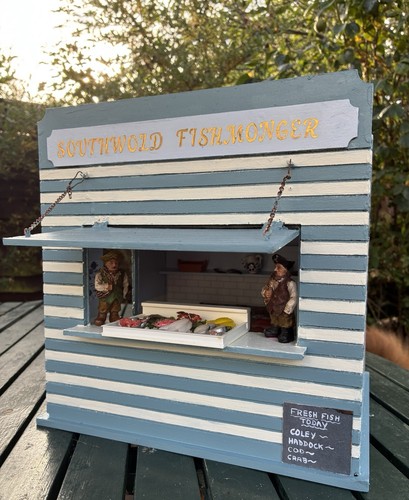 Dolls house scale - dolls,