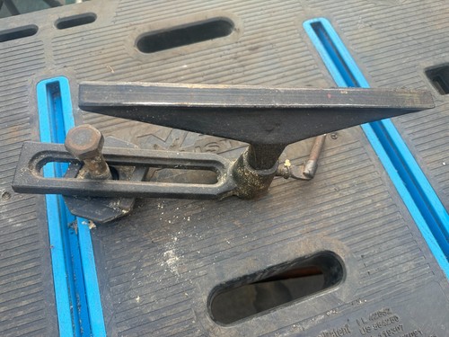 Tool rest with adjustable