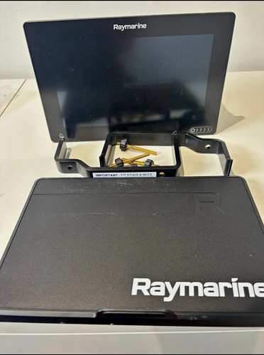 Raymarine axiom touchscreen - raymarine, 9