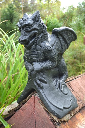 Black dragon roof finial half