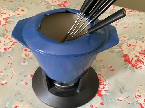 Creuset cast iron - cast, fondue