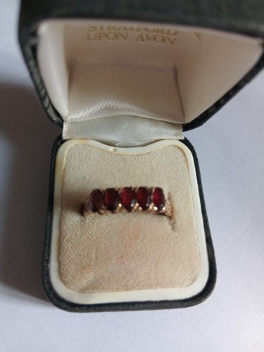 9ct gold hallmarked garnet - gold,