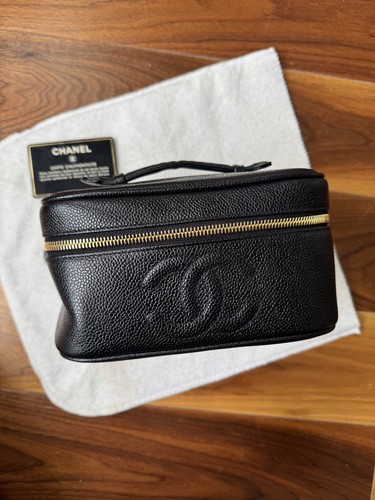 Chanel logo vanity case - logo,