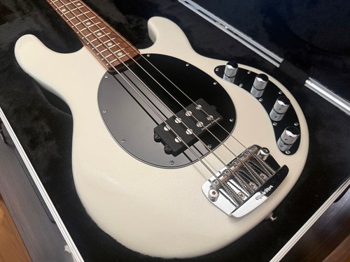 Music man stingray white - music,