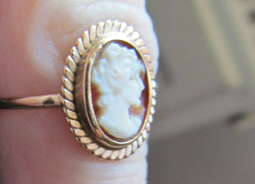 9ct gold hallmarked - 9ct, cameo