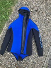 Aqualung diving semi dry