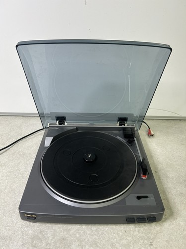 Aiwa record player - record,