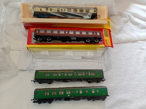 Hornby gauge coaches - hornby, and