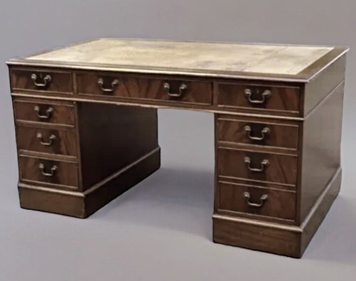 Large mahogany veneer pedestal - large,