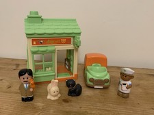 ELC Happyland Village Vet with Car, Vet & Nurse (2 Figures) & Cat & Rabbit.