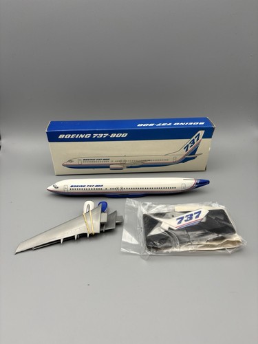 Boeing 737 800 - boeing, plastic