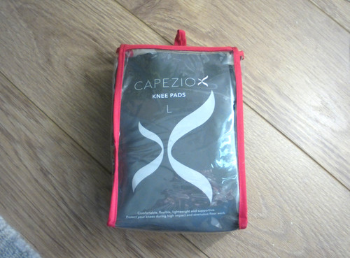 Capezio black knee pads - black, l