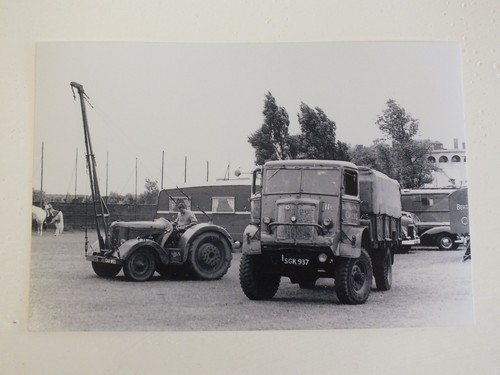 Bertram mills circus lorry - mills,