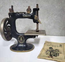 Vintage Singer Childs Sewing Machine No 20. refxeod.