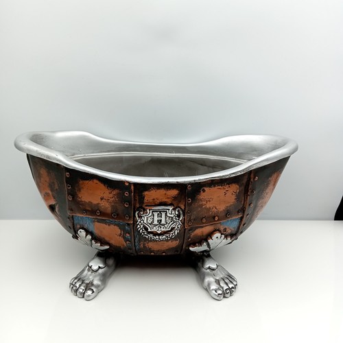 Hendricks gin bath tub ice - hendricks,