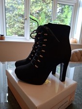 Brand New La Boutinne Black