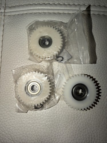 White nylon plastic spur - 3x,