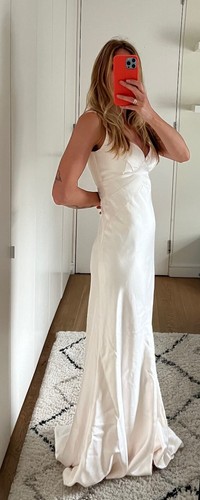 Suzanne neville uk8 - suzanne, wedding