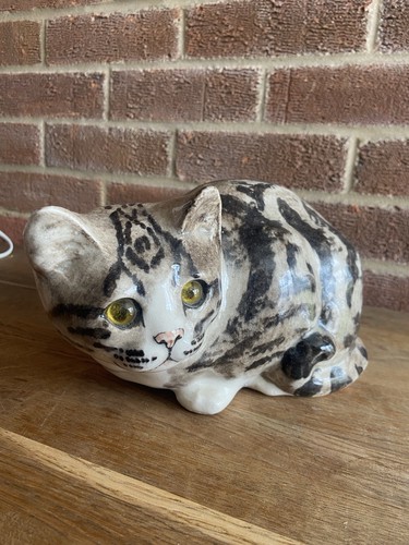 Winstanley cat size pottery - size,