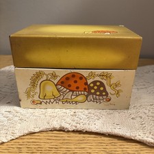 Vintage 1970's Merry Mushroom Recipe Box Metal Tin With Recipe Category Dividers
