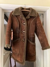 Ladies Vintage 1980's Sheepskin Coat 36" Arm pit to arm pit. Brown .32" length