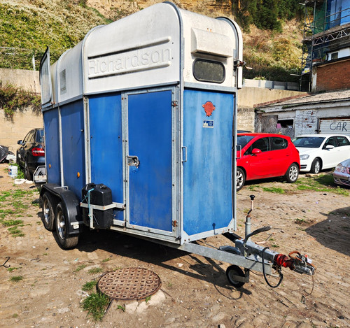 Richardson horse trailer - horse,