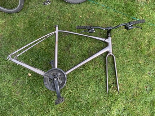 Giant bike frame with gear - l,