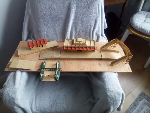Hornby dublo stations - ,, bridge