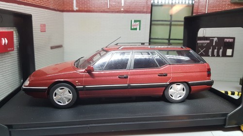Citroen red estate 1991 - red,
