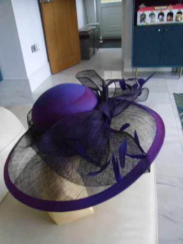 Stunning ladies ascot - stunning,